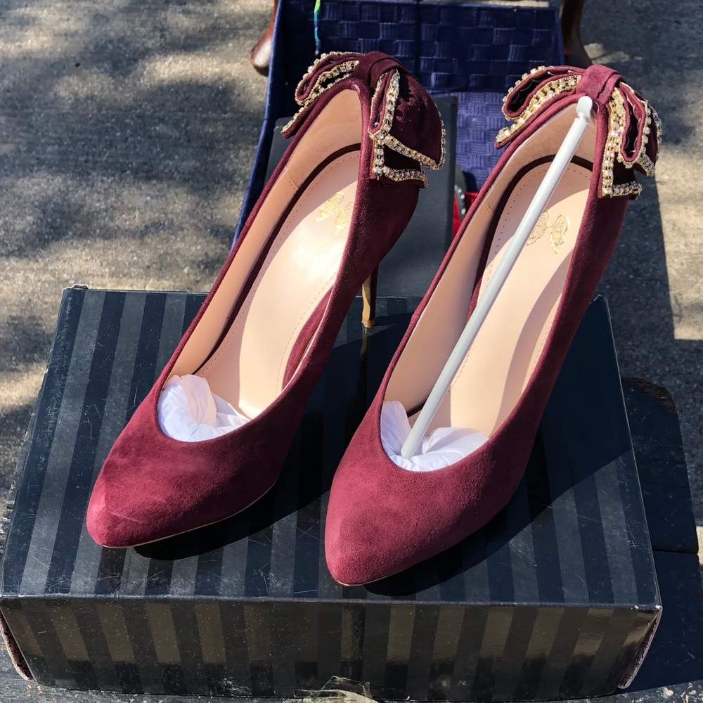 Victoria secret plum heels brand new in box